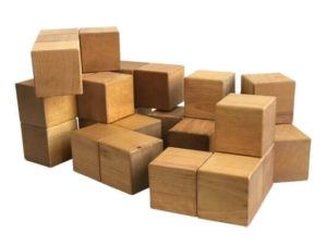 SOMA-Würfel aus Holz vollständig auseinandergebaut