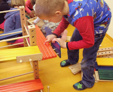 Tourmello Murmelturm aus Holz als Material für Ergotherapie und Feinmotorik