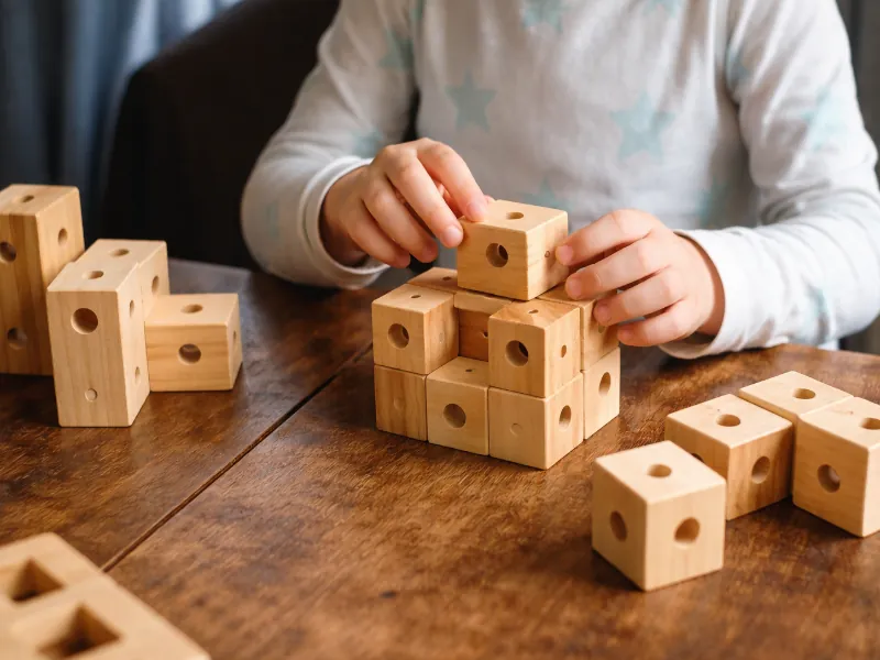 Holzmaterial in der Therapie – Haptik, Struktur und ruhige Reizwirkung