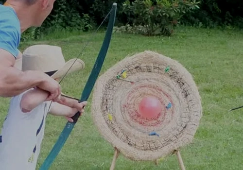 Intuitives Bogenschießen als achtsames Gruppenerlebnis im Freien